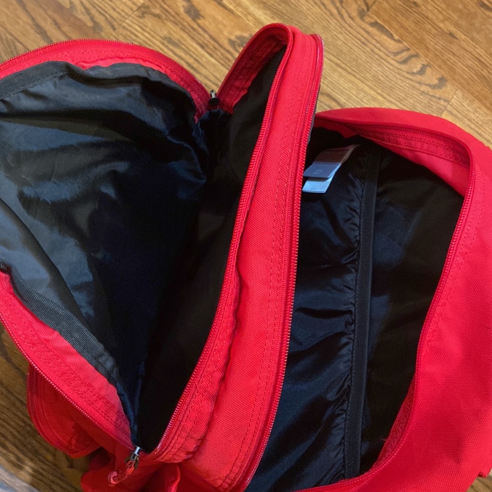 Red Columbia backpack - Picture 4 of 16
